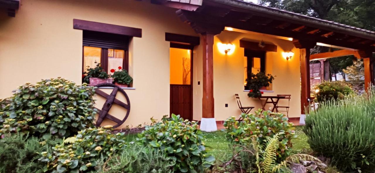 Onís Casas Rurales Entrecastanos מראה חיצוני תמונה