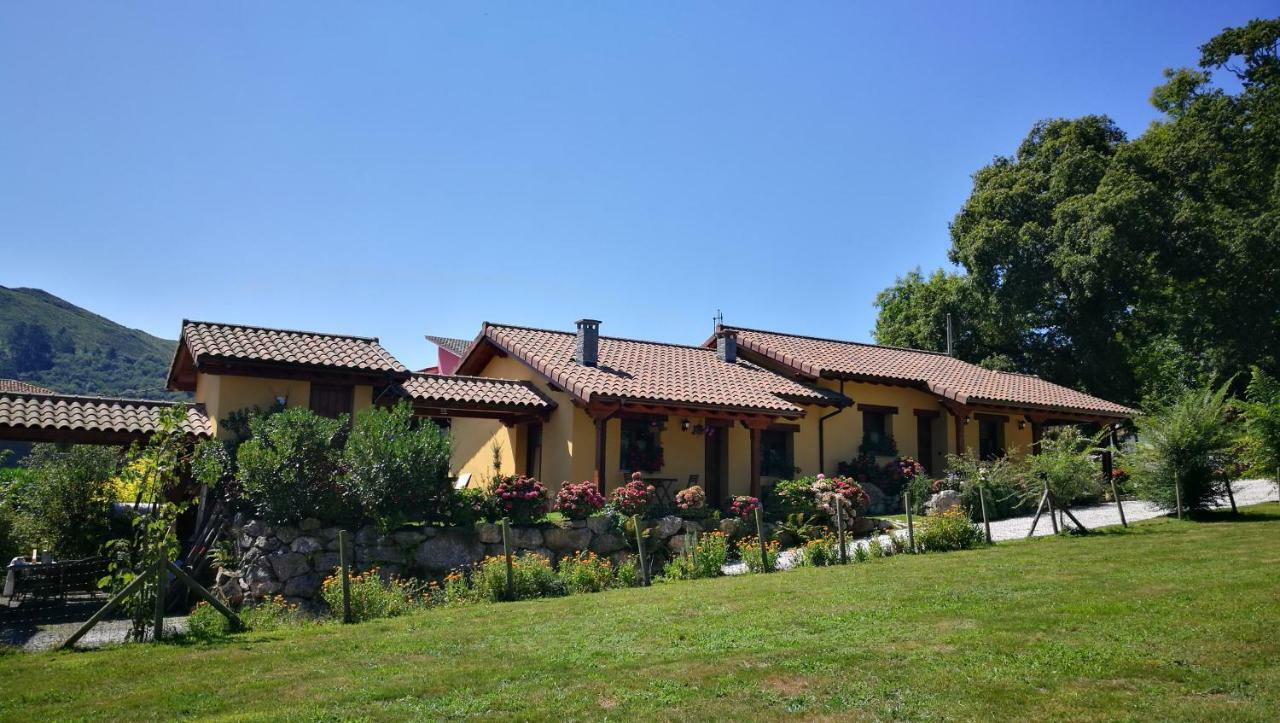 Onís Casas Rurales Entrecastanos מראה חיצוני תמונה