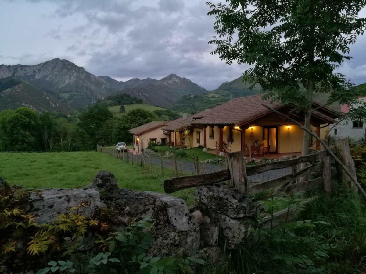 Onís Casas Rurales Entrecastanos מראה חיצוני תמונה